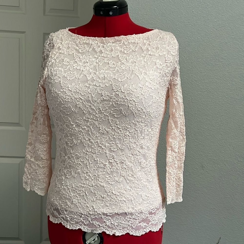 Good conditioning,  no snags.  Lace blouse.  Light pink